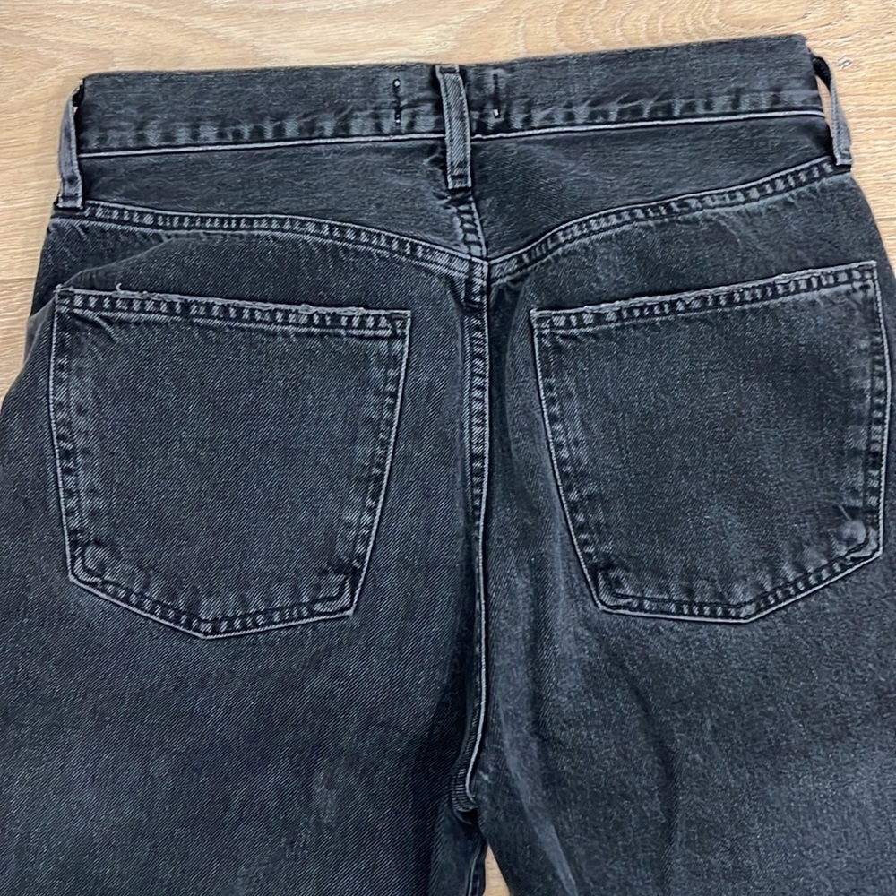 80s high rise loose fit jeans.